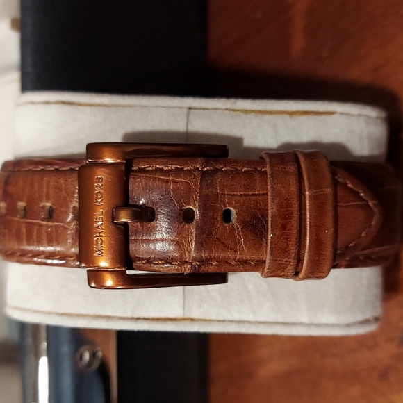 MK 2457 - Picture 3 of 3